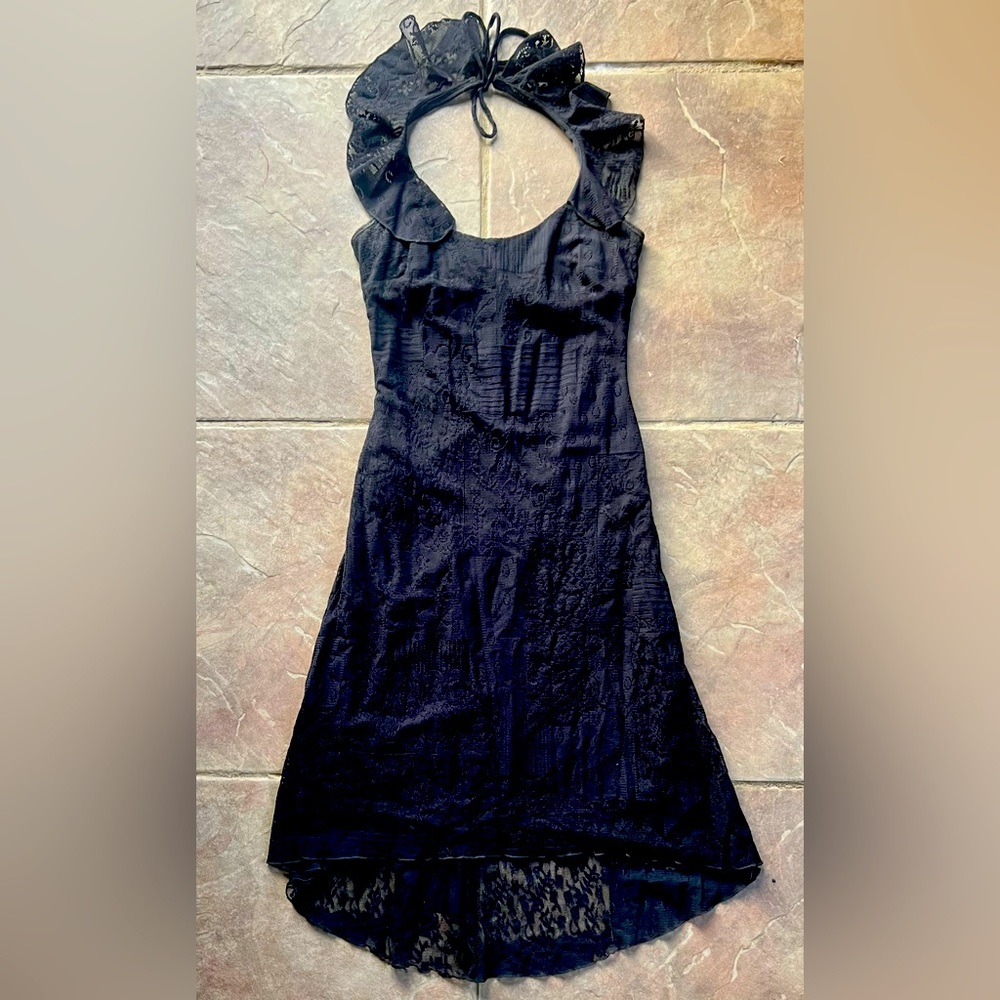 Black dress like new. It looks beautiful!